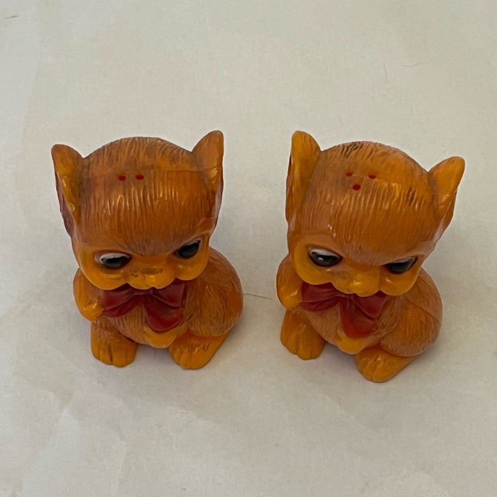 VTG Mouse Mice w/ Bow Salt & Pepper Shakers Hong Kong Sloppy Paint Job, Kitschy - Picture 2 of 6